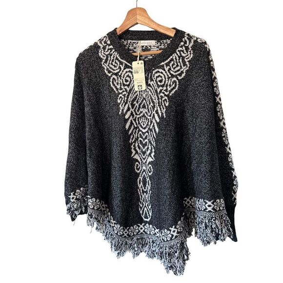 Jon & Anna Sweaters - NWT NEW Jon & Anna Plus One Size Sleeve Holes Boho Gypsy Warm Poncho Sweater